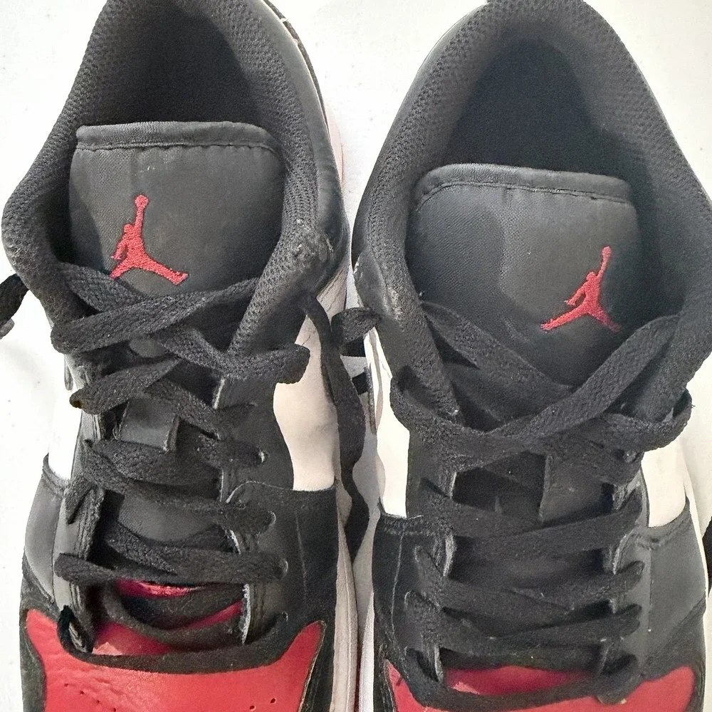 Nike Air Jordan 1 Low Bred Toe White Black Varsity Red Jumpman 553558-161 Sz 9